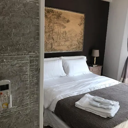 Le Calle Di Brunate Guest house